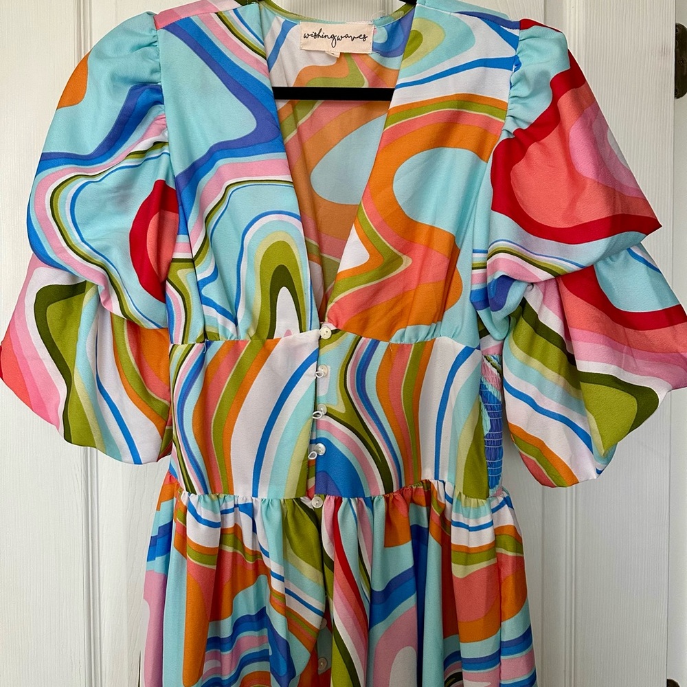 Colorful dress with puffy sleeves